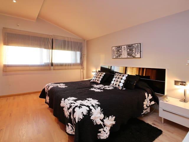 5 soverom Villa til salgs i Roses med svømmebasseng garasje - € 1 900 000 (Ref: 9005668)