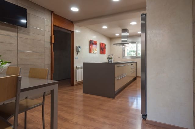 4 soverom Villa til salgs i Roses med svømmebasseng garasje - € 675 000 (Ref: 9005669)