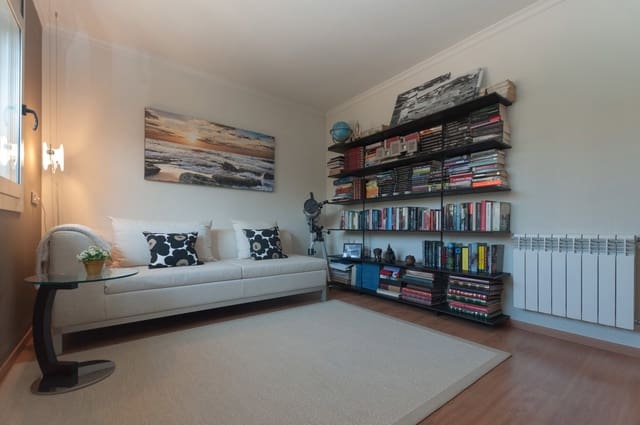 4 sypialnia Willa na sprzedaż w Roses z basenem garażem - 675 000 € (Ref: 9005669)