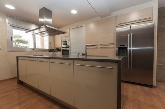 4 sypialnia Willa na sprzedaż w Roses z basenem garażem - 675 000 € (Ref: 9005669)