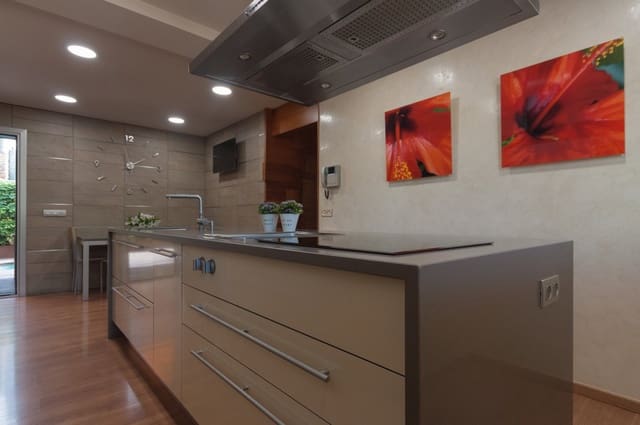 4 sypialnia Willa na sprzedaż w Roses z basenem garażem - 675 000 € (Ref: 9005669)