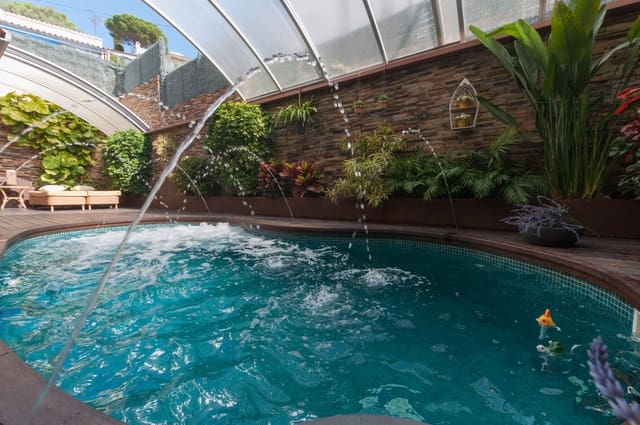 4 sypialnia Willa na sprzedaż w Roses z basenem garażem - 675 000 € (Ref: 9005669)
