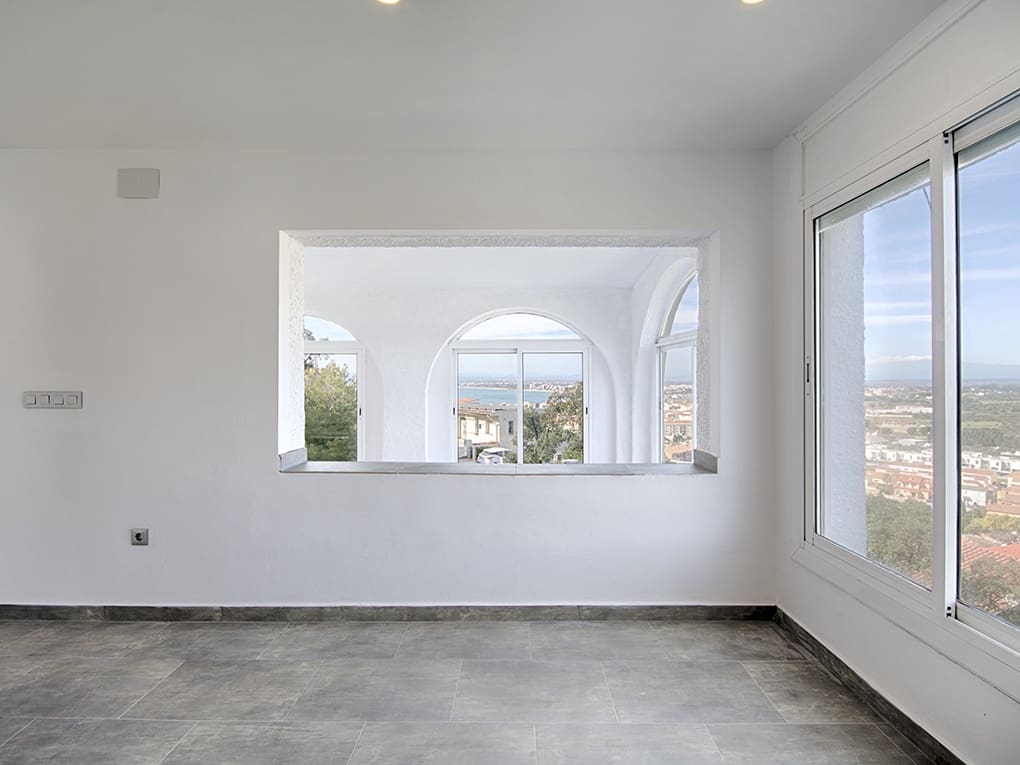 4 soverom Villa til salgs i Roses med garasje - € 450 000 (Ref: 9005671)