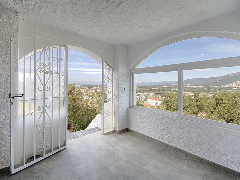 4 soverom Villa til salgs i Roses med garasje - € 450 000 (Ref: 9005671)