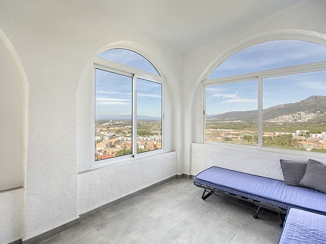 4 soverom Villa til salgs i Roses med garasje - € 450 000 (Ref: 9005671)