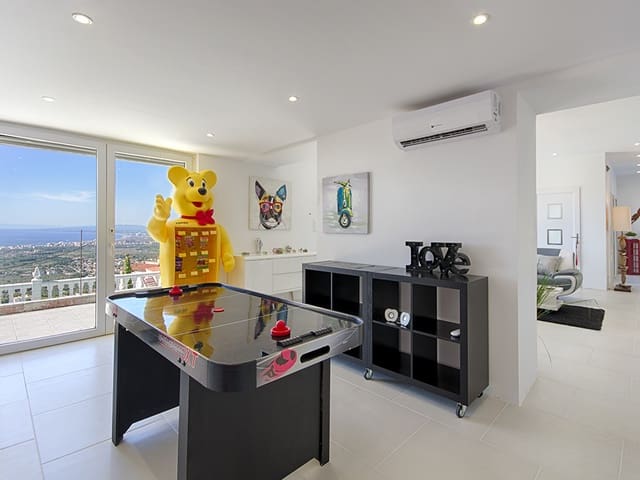 5 soverom Villa til salgs i Roses med svømmebasseng garasje - € 890 000 (Ref: 9005672)