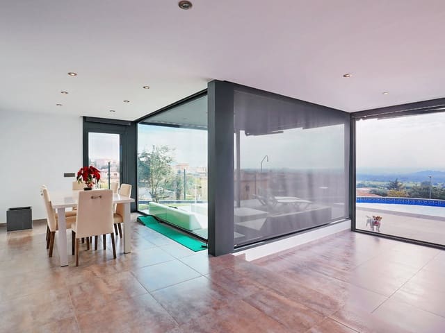 4 sypialnia Willa na sprzedaż w Palau-saverdera z basenem garażem - 1 390 000 € (Ref: 9005674)