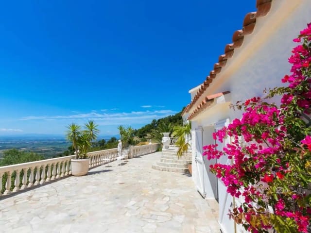 4 chambre Villa/Maison à vendre à El Mas Fumats, Roses avec piscine garage - 859 000 € (Ref: 9005679)