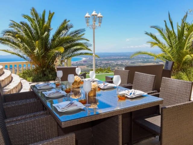 4 chambre Villa/Maison à vendre à El Mas Fumats, Roses avec piscine garage - 859 000 € (Ref: 9005679)