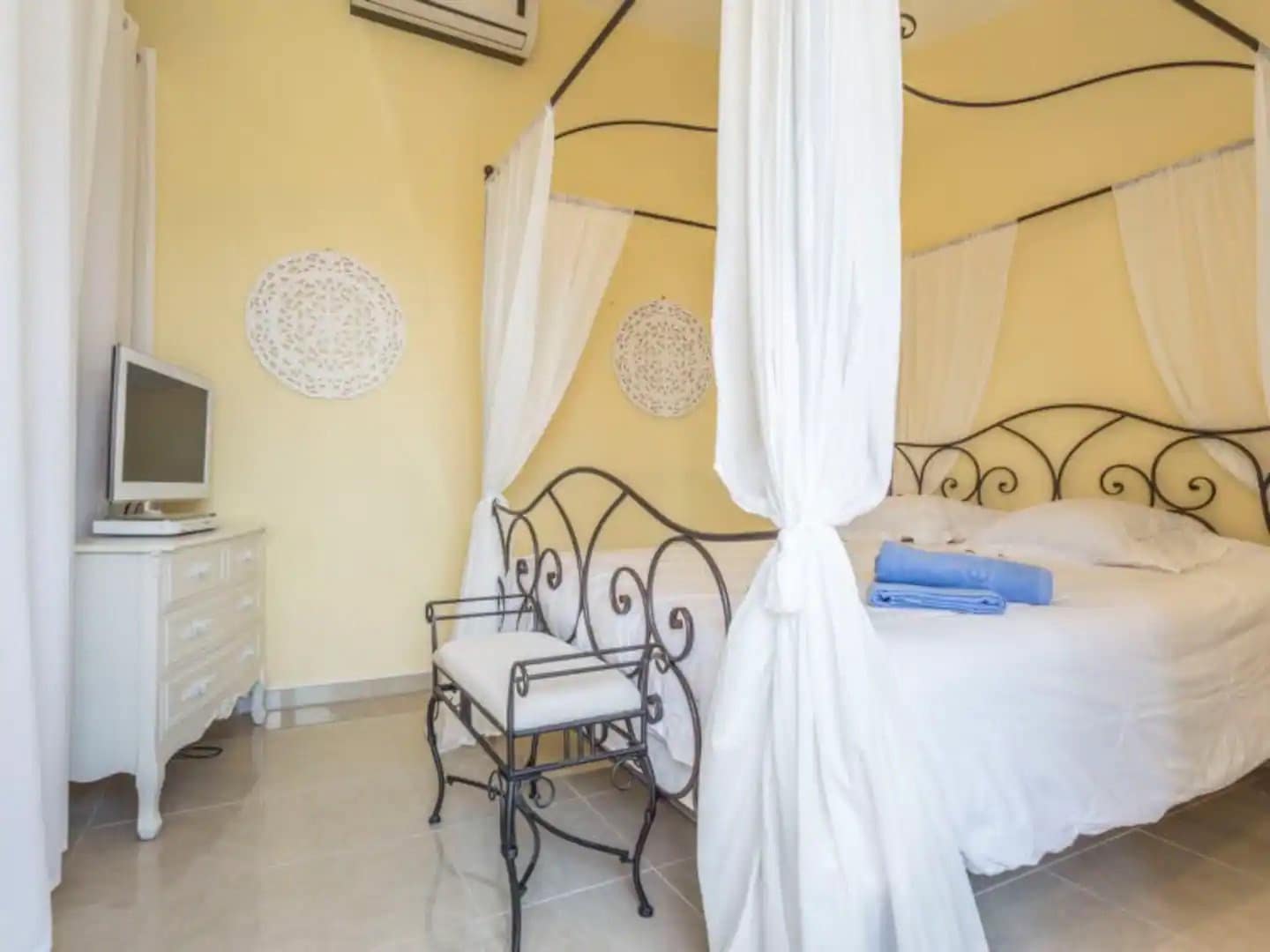 4 bedroom Villa for sale in El Mas Fumats with pool garage - € 859,000 (Ref: 9005679)