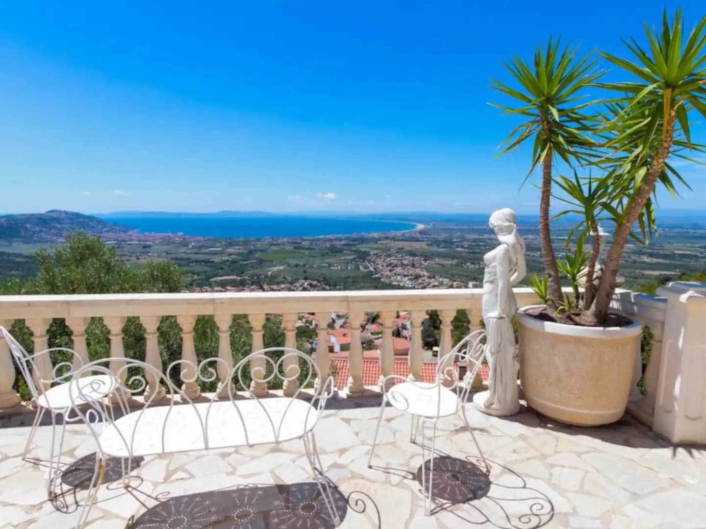 4 bedroom Villa for sale in El Mas Fumats with pool garage - € 859,000 (Ref: 9005679)