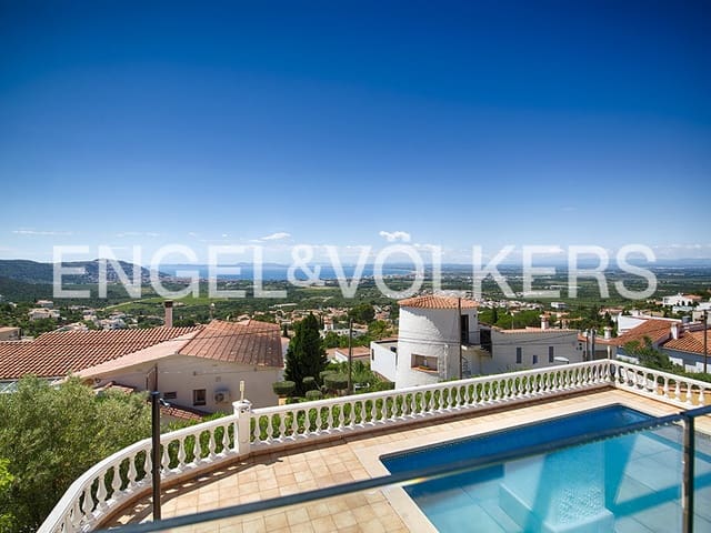 3 sypialnia Apartament na sprzedaż w El Mas Fumats, Roses z basenem garażem - 695 000 € (Ref: 9005685)