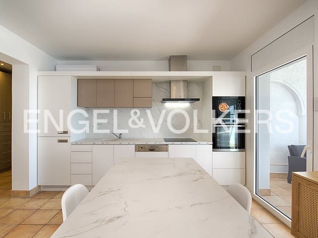 3 sypialnia Apartament na sprzedaż w El Mas Fumats, Roses z basenem garażem - 695 000 € (Ref: 9005685)
