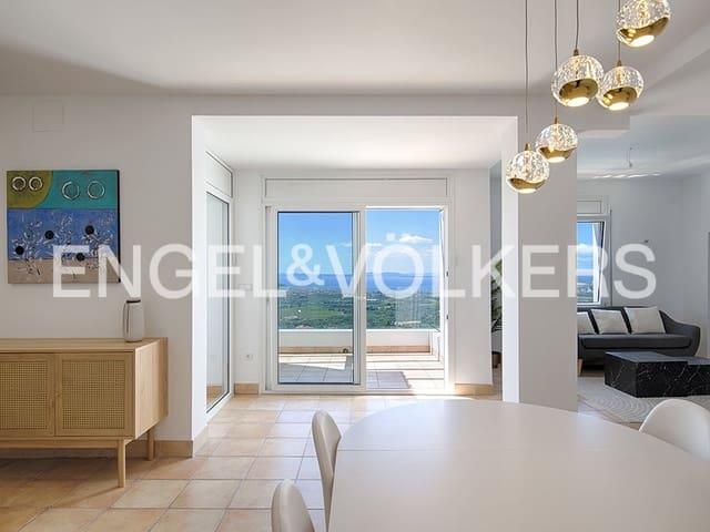 3 sypialnia Apartament na sprzedaż w El Mas Fumats, Roses z basenem garażem - 695 000 € (Ref: 9005685)