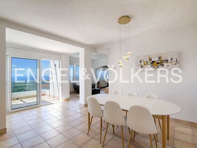 3 sypialnia Apartament na sprzedaż w El Mas Fumats, Roses z basenem garażem - 695 000 € (Ref: 9005685)