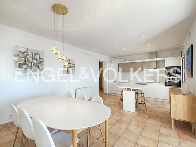 3 sypialnia Apartament na sprzedaż w El Mas Fumats, Roses z basenem garażem - 695 000 € (Ref: 9005685)