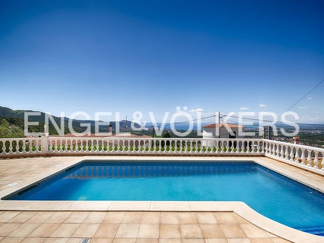 3 sypialnia Apartament na sprzedaż w El Mas Fumats, Roses z basenem garażem - 695 000 € (Ref: 9005685)