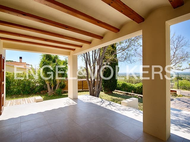 4 bedroom Villa for sale in Pau with pool - € 755,000 (Ref: 9005689)