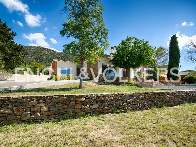 4 bedroom Villa for sale in Pau with pool - € 755,000 (Ref: 9005689)