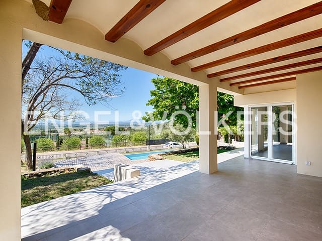 4 bedroom Villa for sale in Pau with pool - € 755,000 (Ref: 9005689)