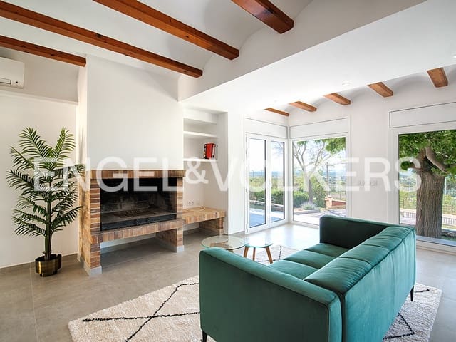 4 bedroom Villa for sale in Pau with pool - € 755,000 (Ref: 9005689)