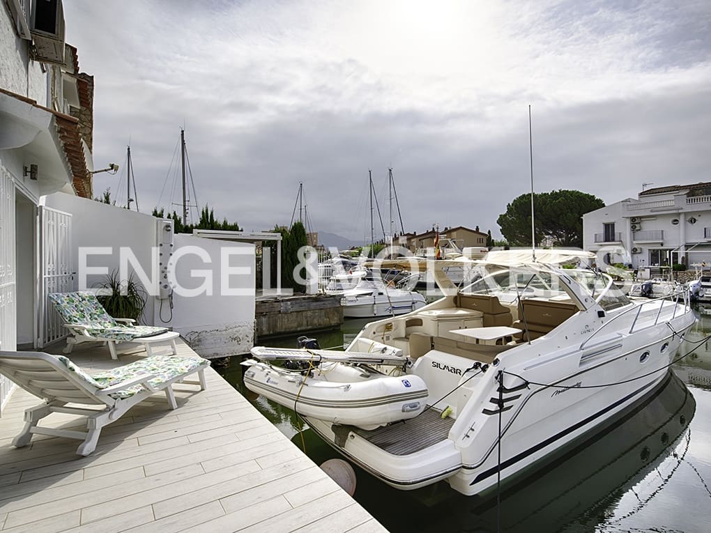 1 soveværelse Rækkehus til salg i Roses med garage - € 295.000 (Ref: 9005692)