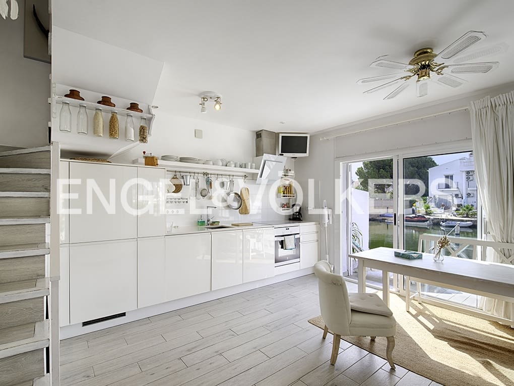 1 soveværelse Rækkehus til salg i Roses med garage - € 295.000 (Ref: 9005692)