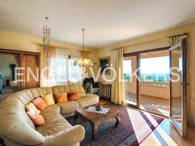 3 bedroom Villa for sale in Palau-saverdera with pool garage - € 590,000 (Ref: 9005693)