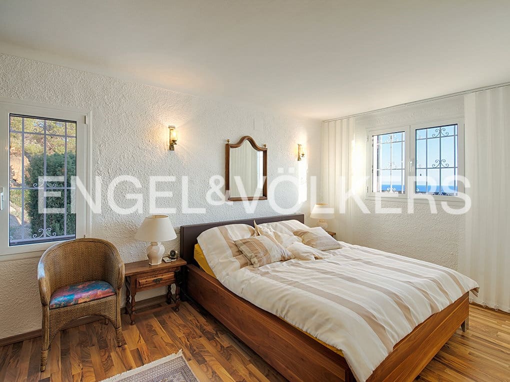4 bedroom Villa for sale in Roses with pool garage - € 1,295,000 (Ref: 9005694)