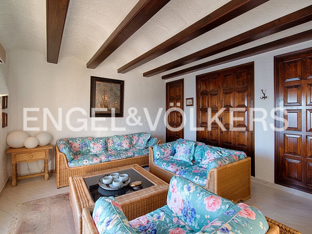 4 bedroom Villa for sale in Roses with pool garage - € 1,295,000 (Ref: 9005694)
