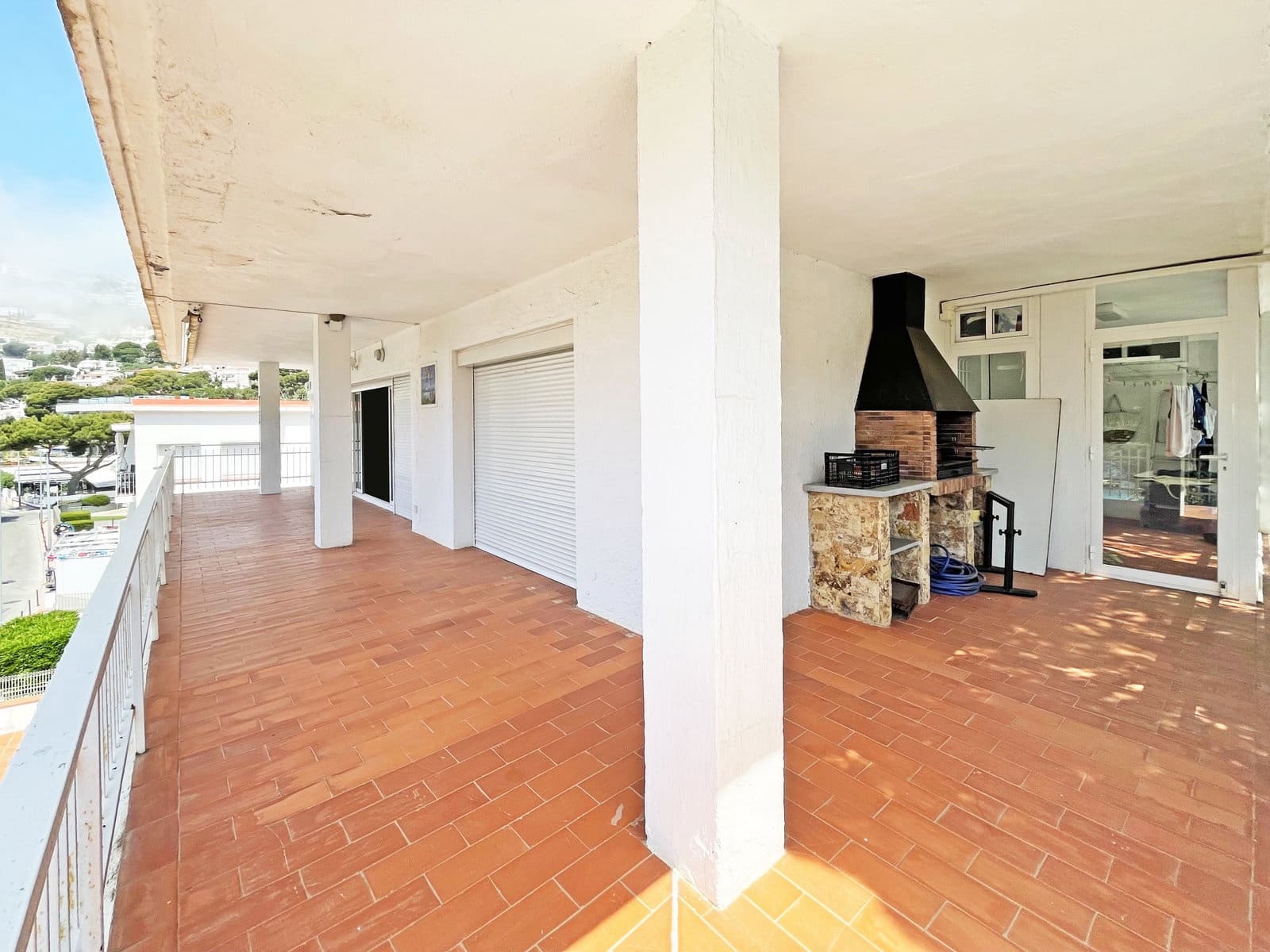 9 bedroom Apartment for sale in Roses with garage - € 1,850,000 (Ref: 9005696)