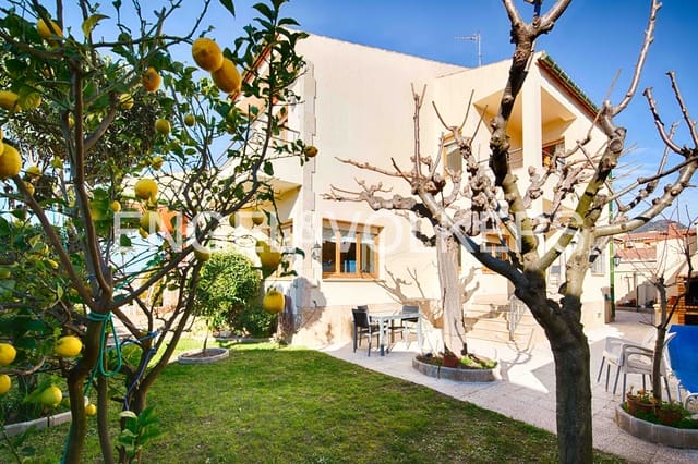 4 soverom Villa til salgs i Roses med garasje - € 598 000 (Ref: 9005705)