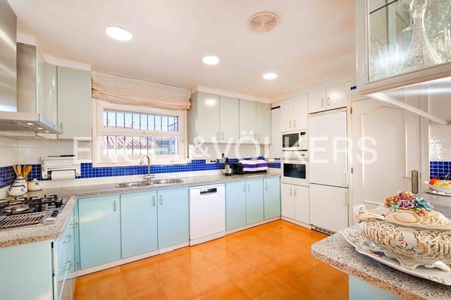 4 sovrum Villa till salu i Roses med garage - 598 000 € (Ref: 9005705)