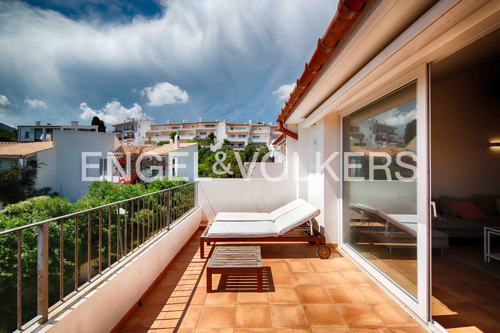 4 bedroom Terraced Villa for sale in Cadaques with garage - € 1,150,000 (Ref: 9005707)
