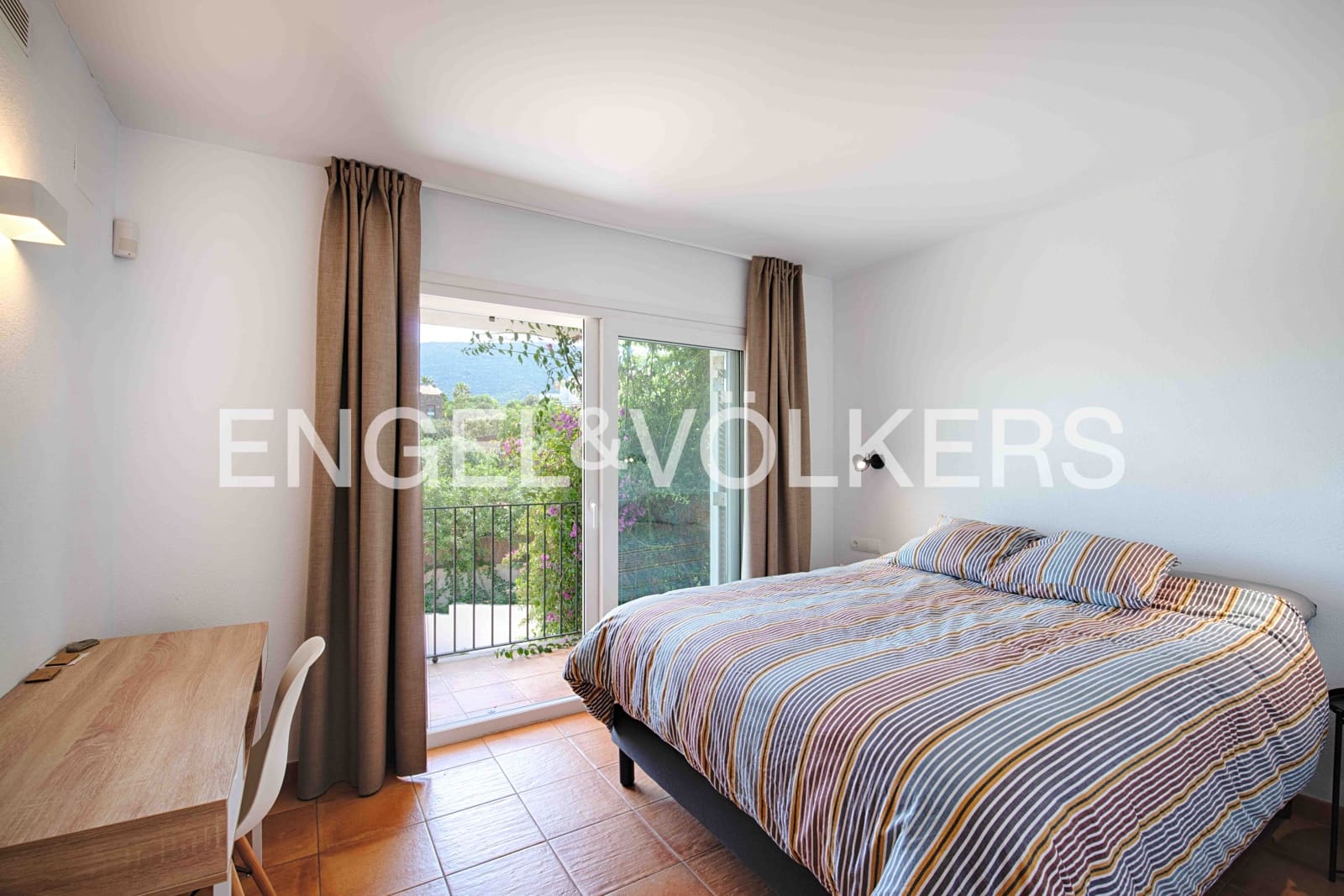 4 bedroom Terraced Villa for sale in Cadaques with garage - € 1,150,000 (Ref: 9005707)