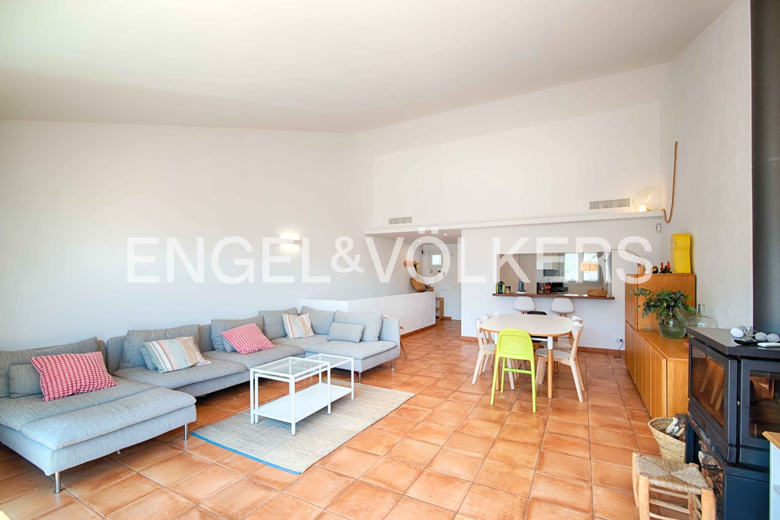 4 bedroom Terraced Villa for sale in Cadaques with garage - € 1,150,000 (Ref: 9005707)