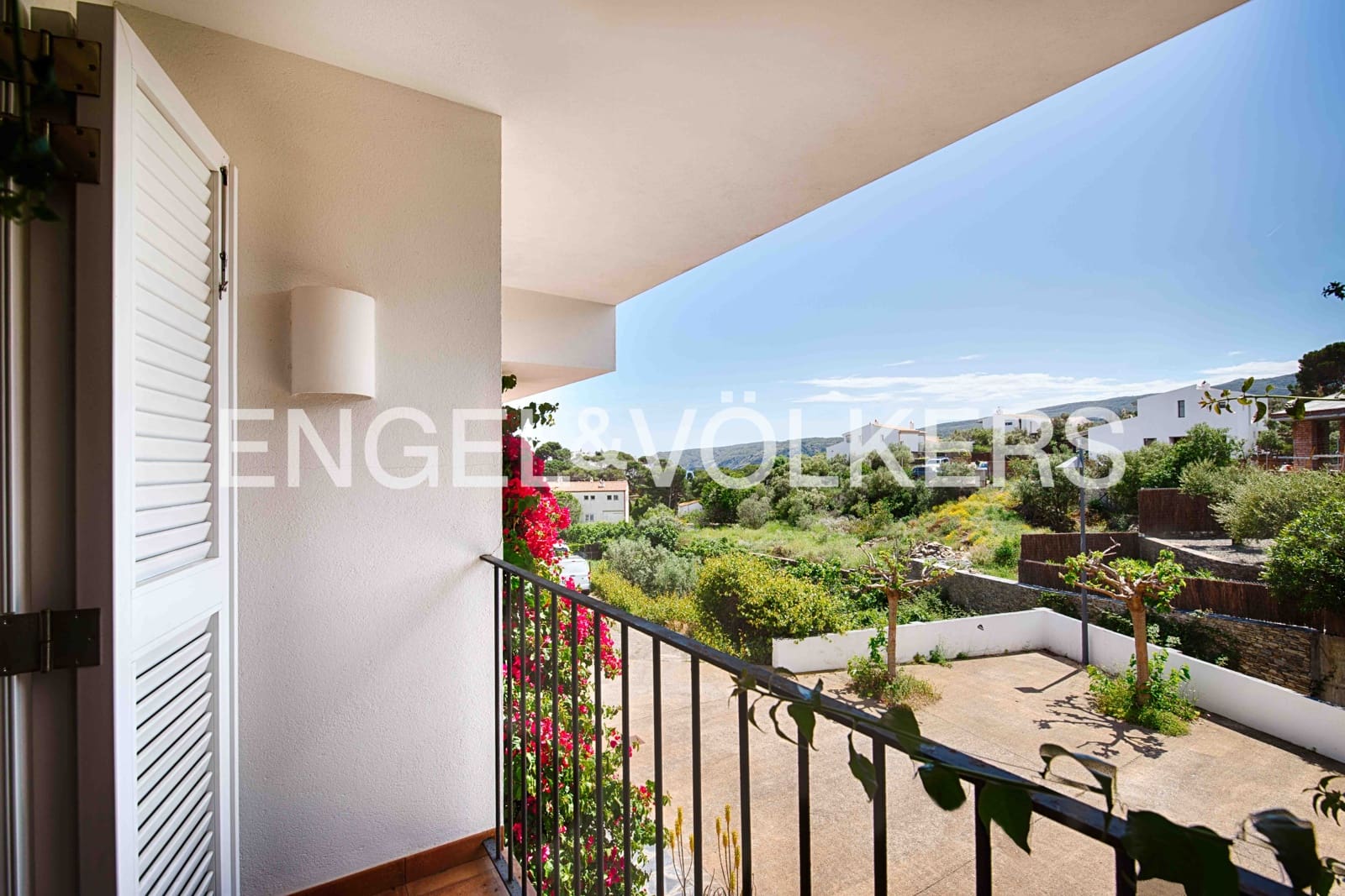 4 bedroom Terraced Villa for sale in Cadaques with garage - € 1,150,000 (Ref: 9005707)