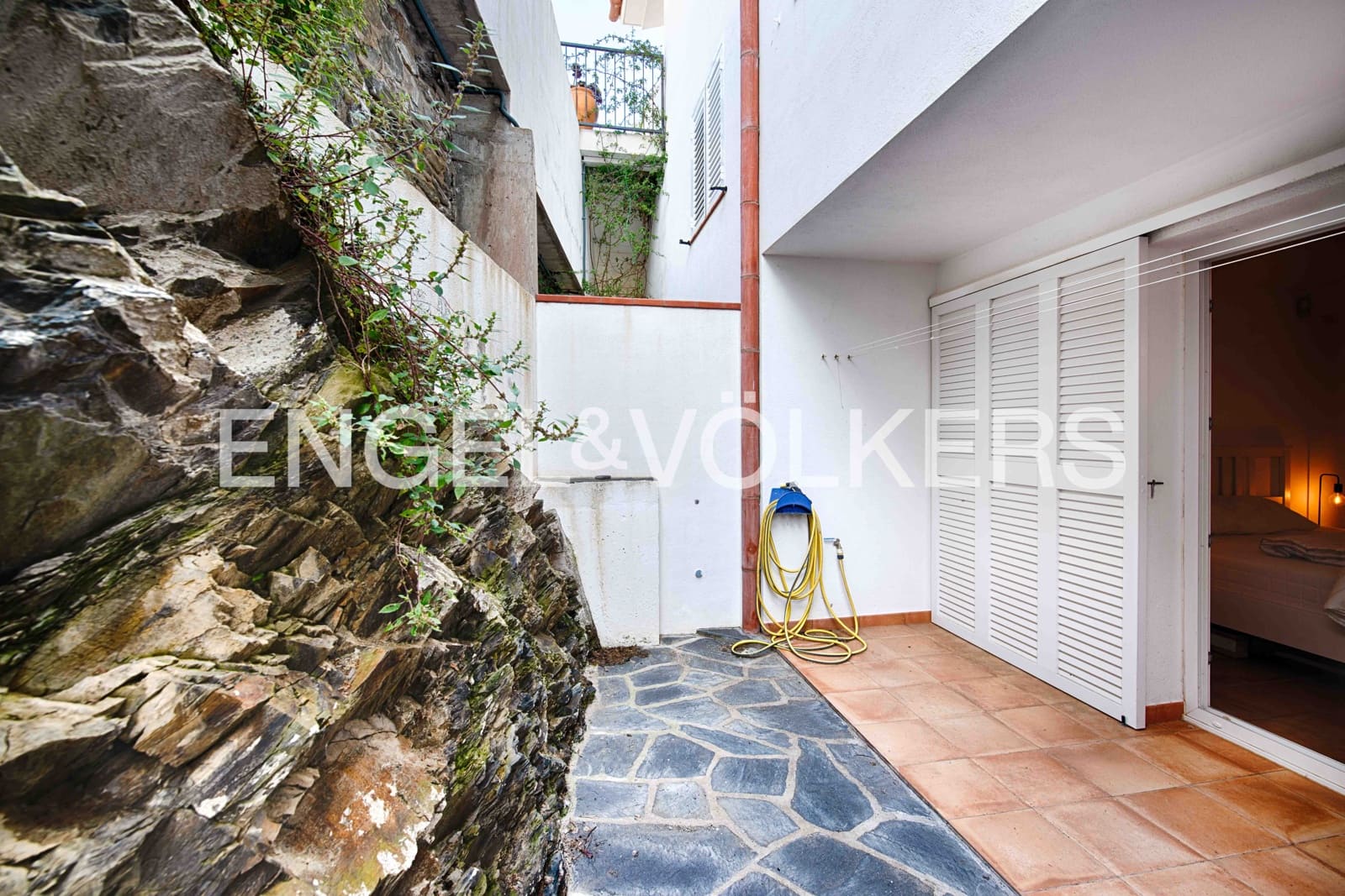 4 bedroom Terraced Villa for sale in Cadaques with garage - € 1,150,000 (Ref: 9005707)