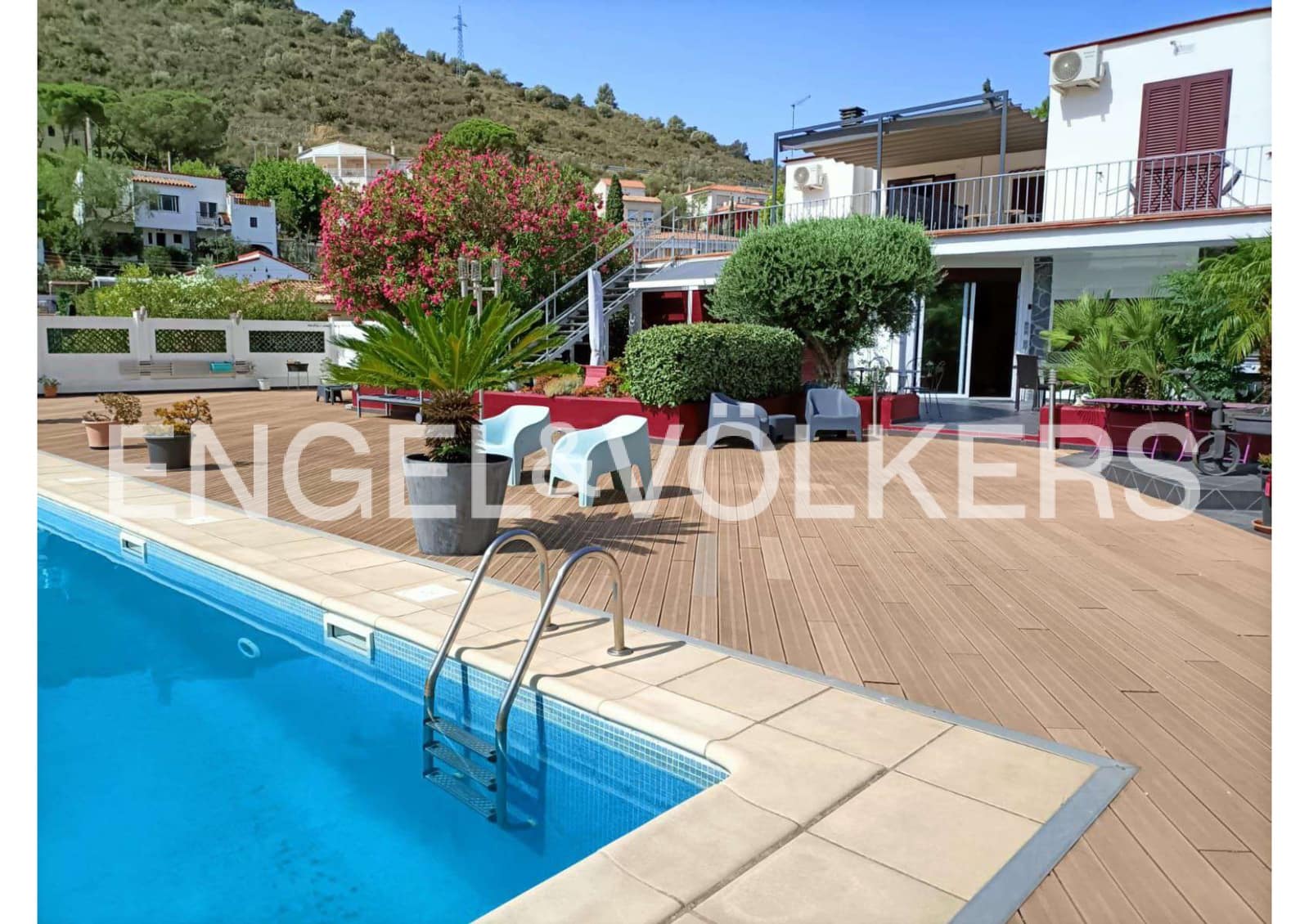 6 soveværelse Villa til salg i Colera med swimmingpool garage - € 660.000 (Ref: 9005715)