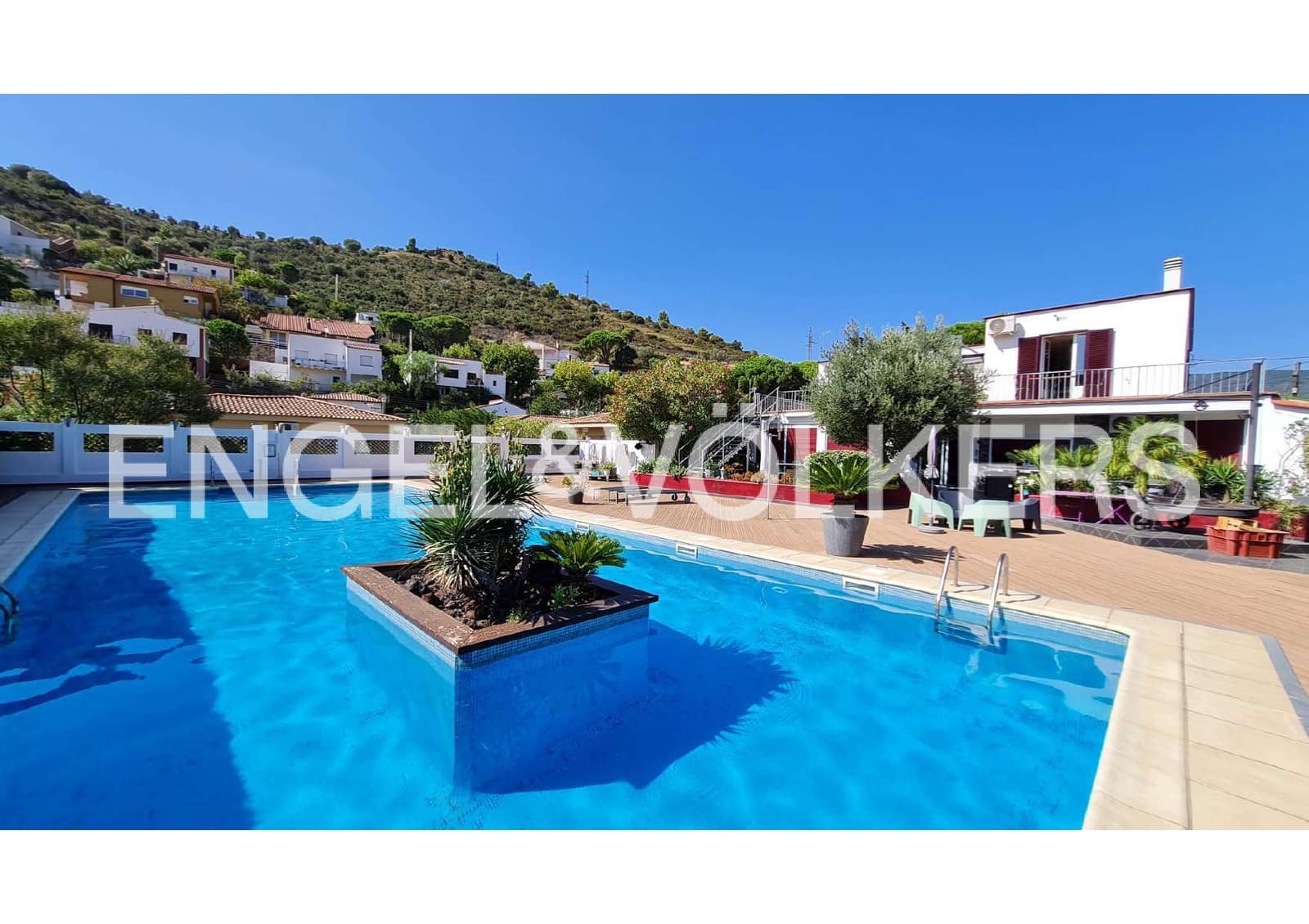 6 soveværelse Villa til salg i Colera med swimmingpool garage - € 660.000 (Ref: 9005715)