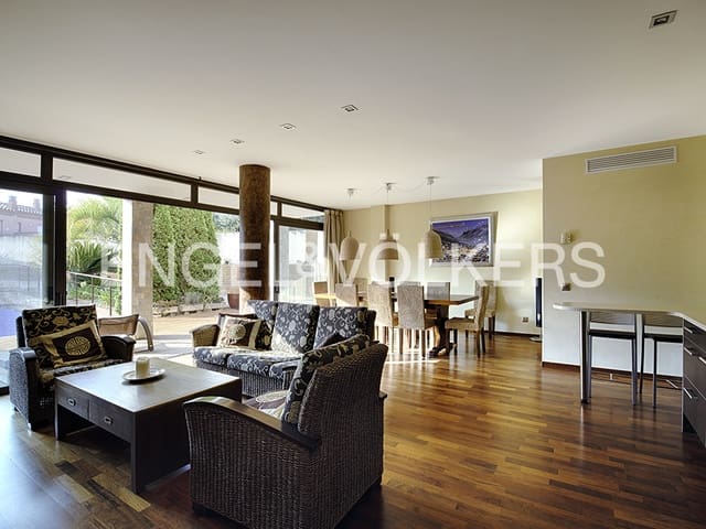 8 soveværelse Byhus til salg i Vilafant med swimmingpool garage - € 630.000 (Ref: 9005716)