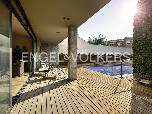 8 soveværelse Byhus til salg i Vilafant med swimmingpool garage - € 630.000 (Ref: 9005716)