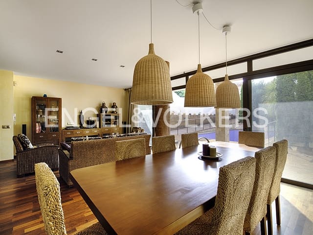 8 soveværelse Byhus til salg i Vilafant med swimmingpool garage - € 630.000 (Ref: 9005716)