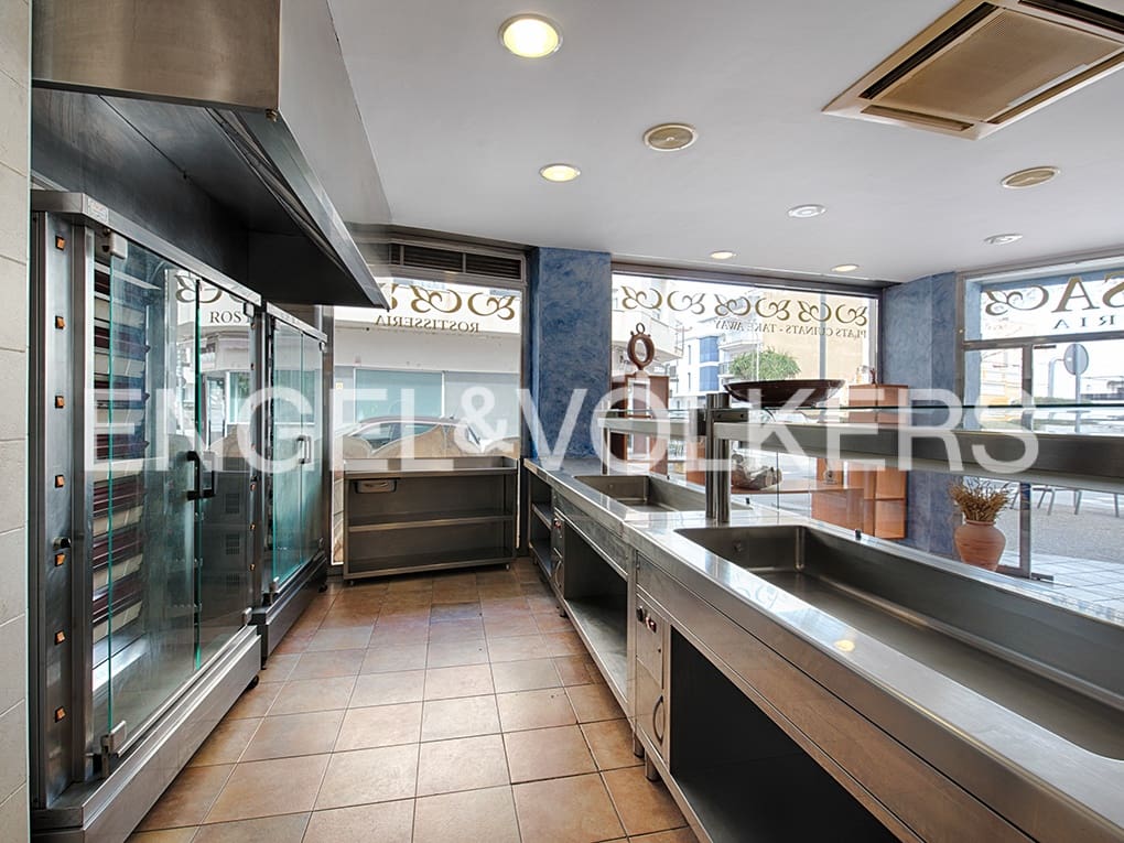 Erhverv til salg i Llanca - € 319.000 (Ref: 9005723)