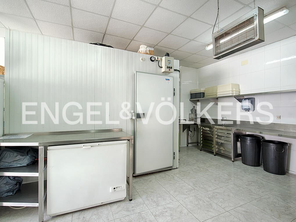 Erhverv til salg i Llanca - € 319.000 (Ref: 9005723)