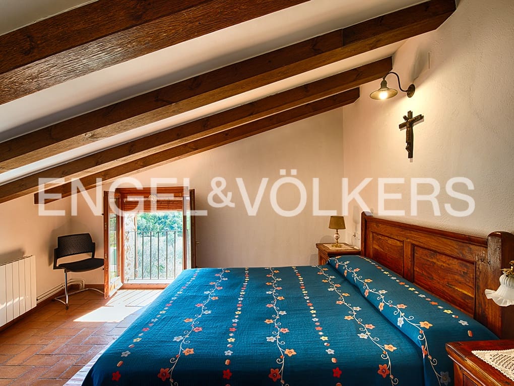 4 soveværelse Villa til salg i Llado med swimmingpool garage - € 900.000 (Ref: 9005724)