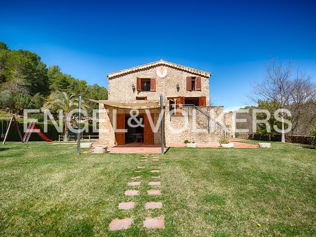 4 bedroom Villa for sale in Lladó with pool garage - € 900,000 (Ref: 9005724)