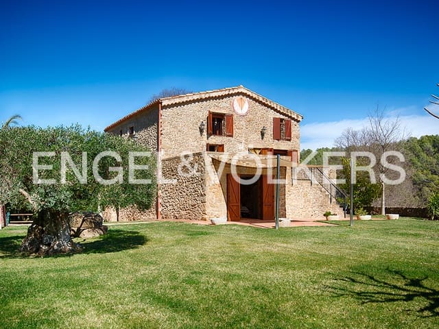 4 bedroom Villa for sale in Lladó with pool garage - € 900,000 (Ref: 9005724)