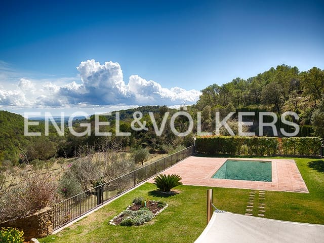4 bedroom Villa for sale in Lladó with pool garage - € 900,000 (Ref: 9005724)