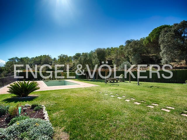 4 bedroom Villa for sale in Lladó with pool garage - € 900,000 (Ref: 9005724)